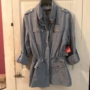 NWT water resistant never worn lightweight jacket with multiple pockets